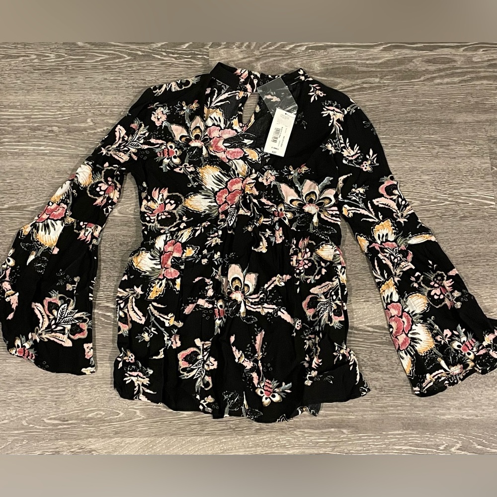 a.n.a Women’s Black Floral Blouse Size X-Small- New with tags